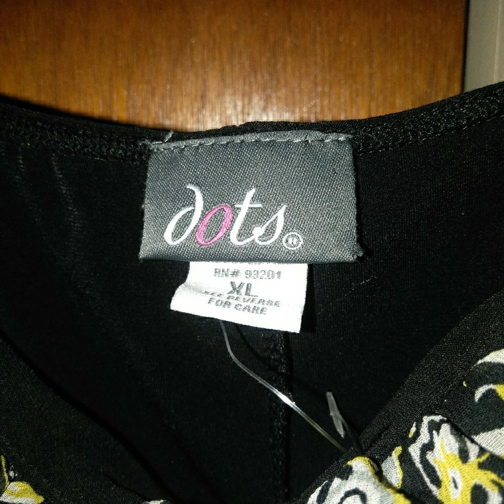 Black sleeveless dress